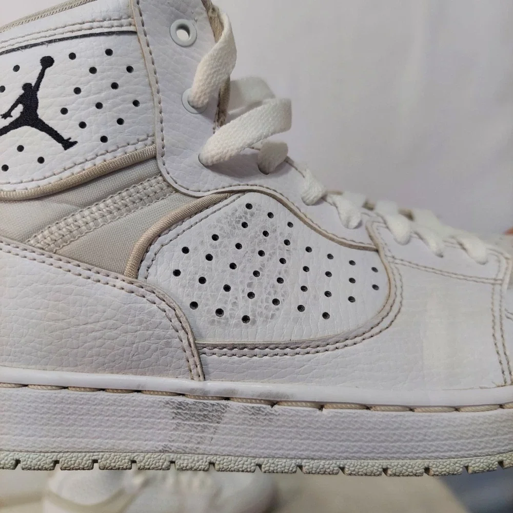 Nike Air Jordan Jumpman Basketball Shoes Mens‎ Size 9 White AR3762-100